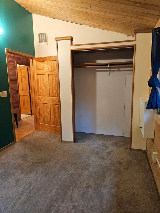 Building Photo - Cozy 2-Bedroom Home Off Farmer's Loop – Co...