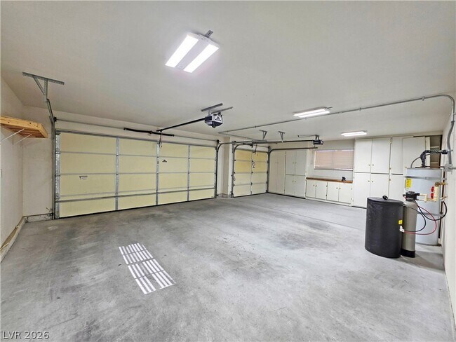 Building Photo - 3630 E Vineyard Dr