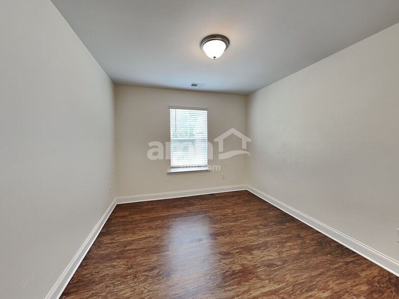 Building Photo - 190 Makenna Dr