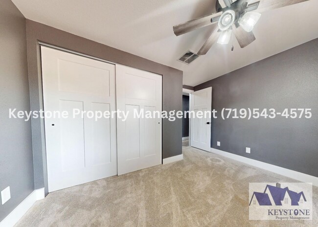 Building Photo - Stunning Rancher on the St Charles Mesa! 2...