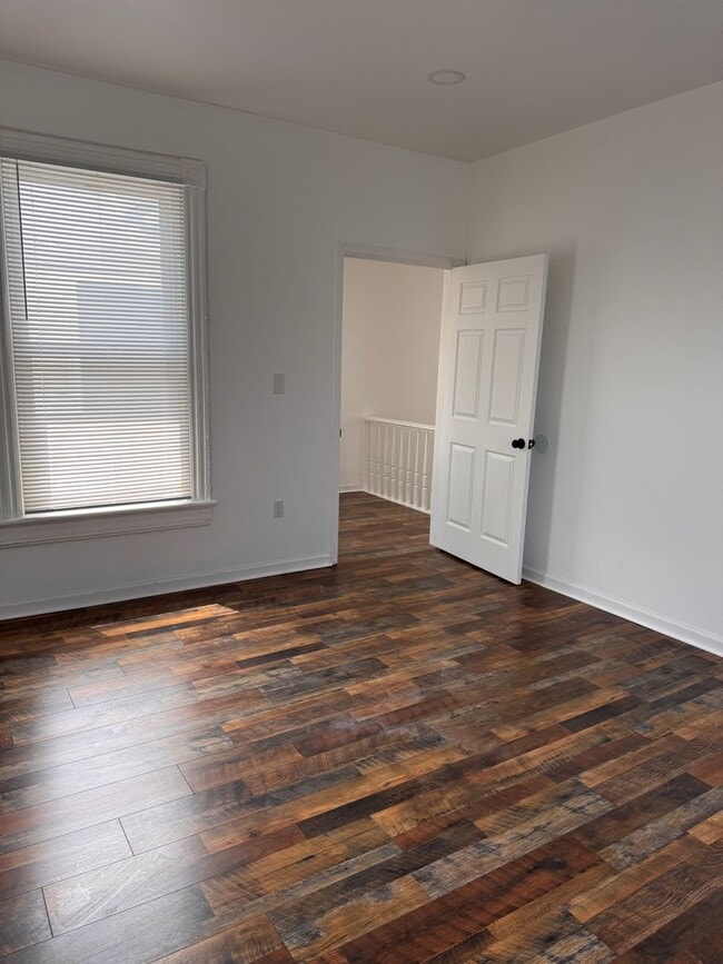 Building Photo - 3 Bedroom || 1 Bathroom Single Family Home