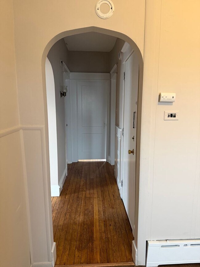 Building Photo - 1010 Chestnut St