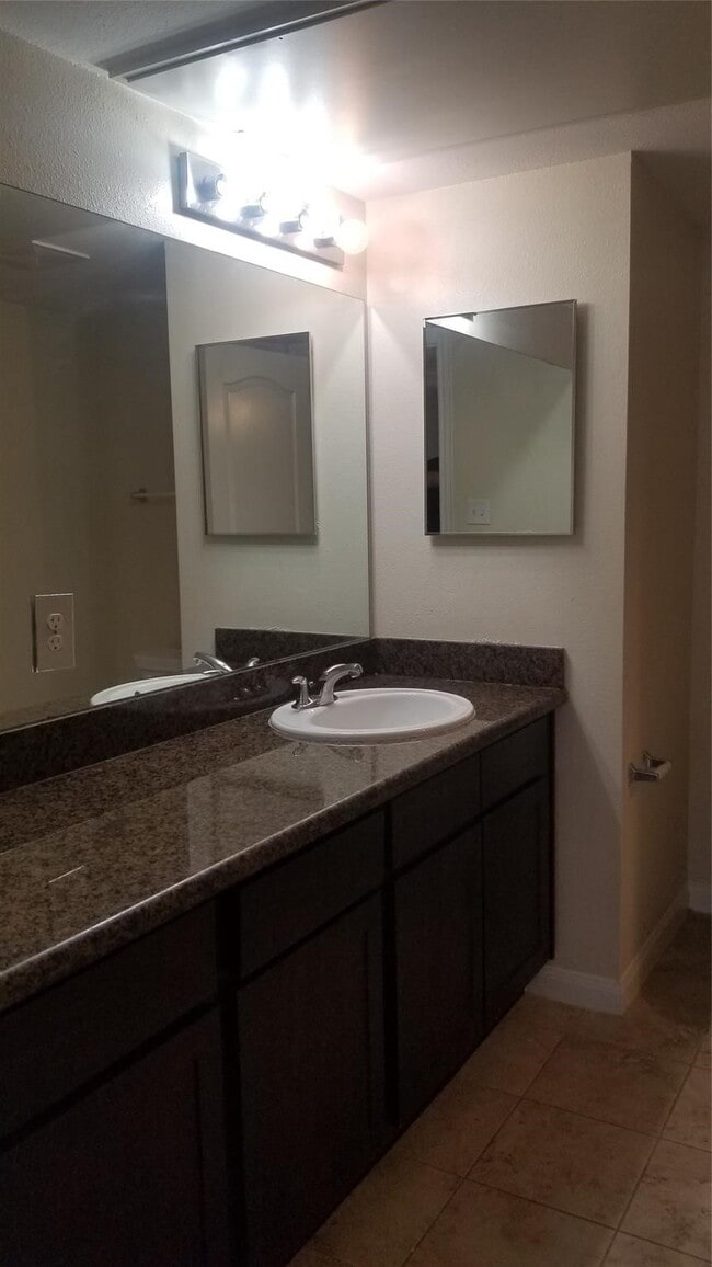 Building Photo - 8415 Hearth Dr