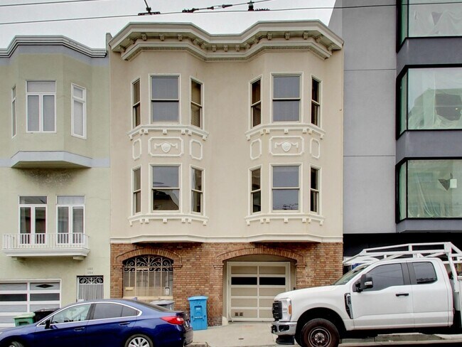 Building Photo - 1344-1346-1346 Chestnut St