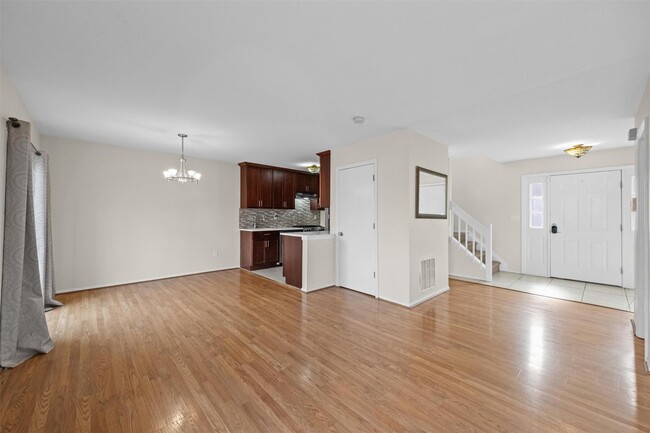 Building Photo - 4 Woodbine Dr