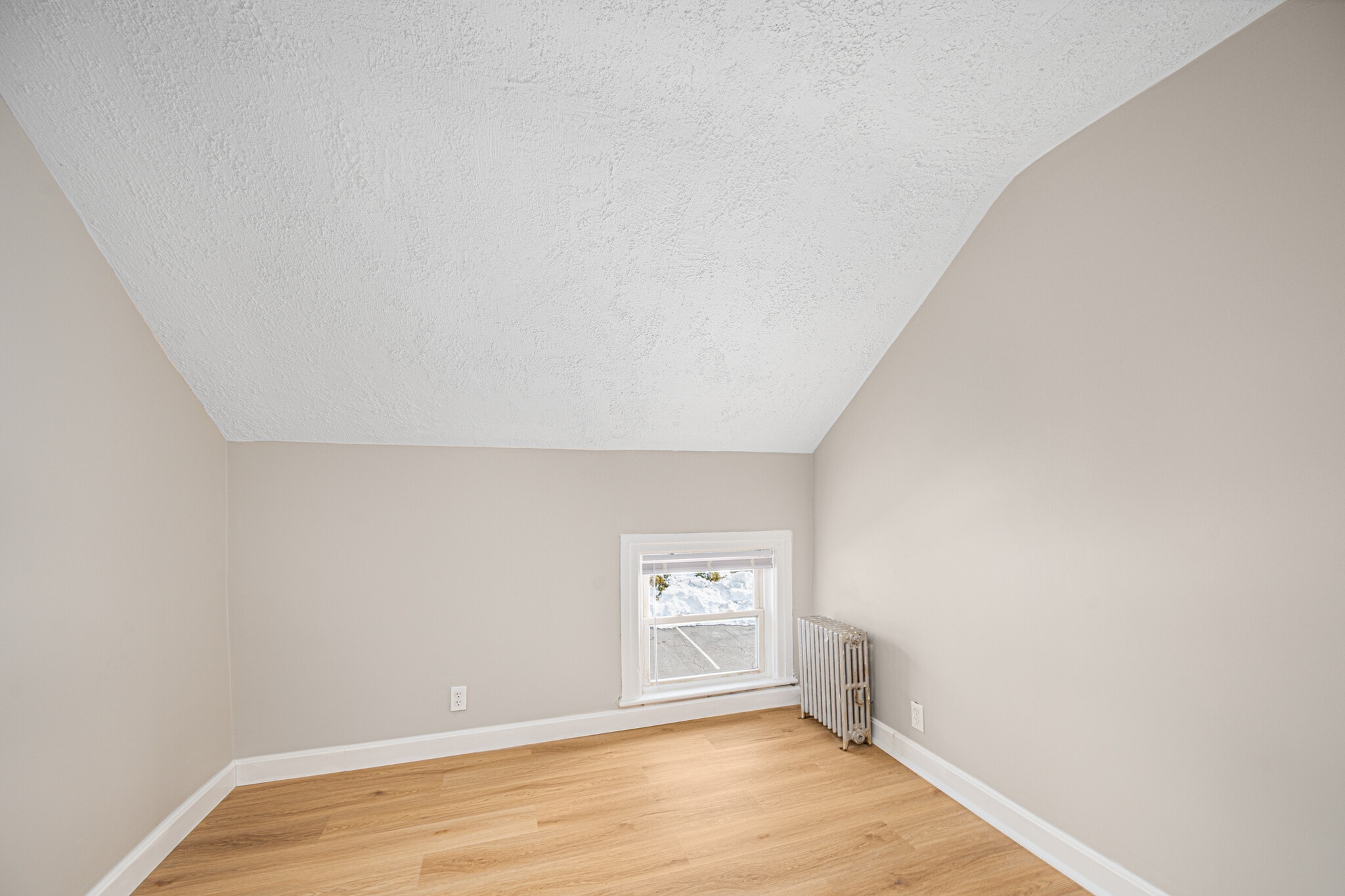 Building Photo - 81 W Pontiac St