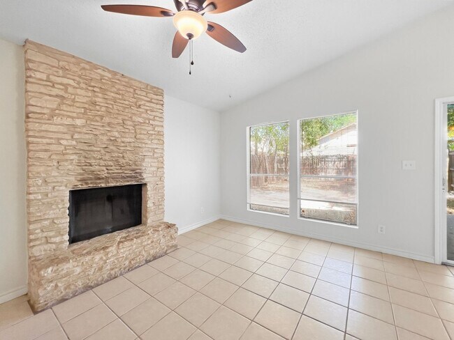 Building Photo - 1012 Fieldwood Dr