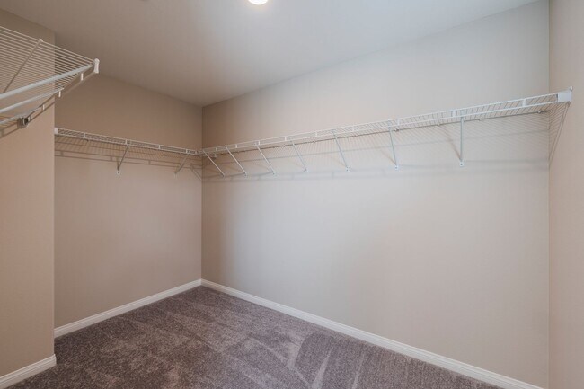 Building Photo - Beautiful Gardena Condominium in Gated Com...