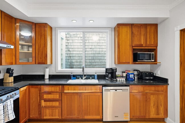 Building Photo - 2216 18th Ave