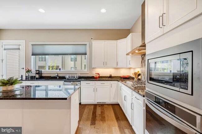 Building Photo - 12258 Sessile Commons