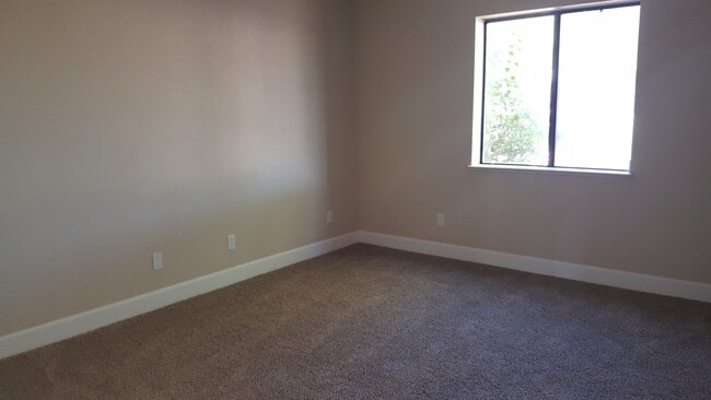Building Photo - UNFURNISHED SINGLE FAMILY HOME