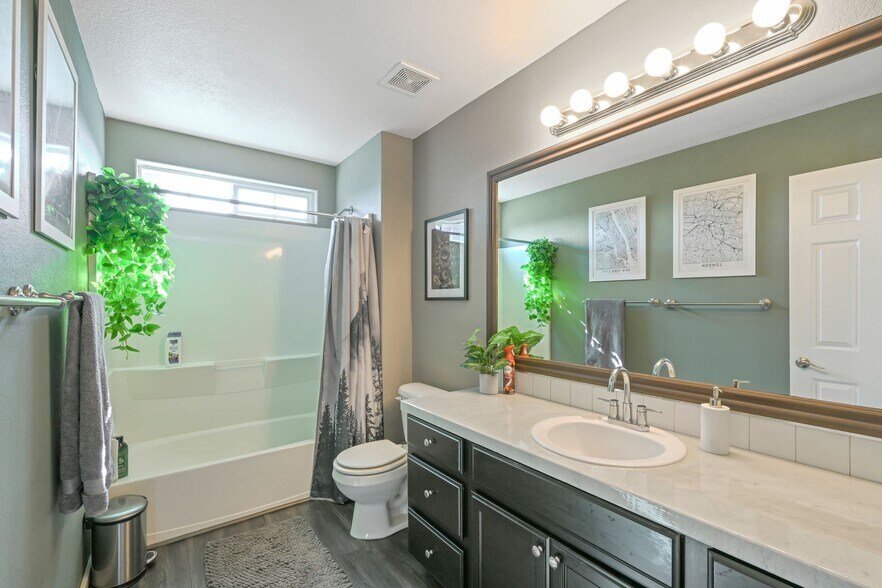 Guest bathroom - 2633 Clarion Ln