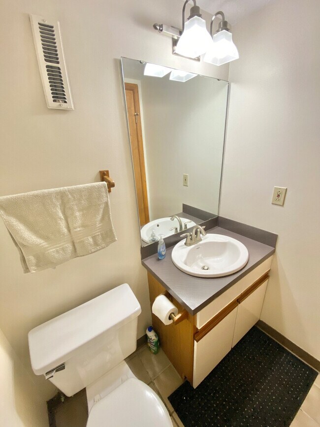 Building Photo - 1375 Rydalmount Rd