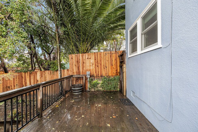 Building Photo - 3901 Everett Ave