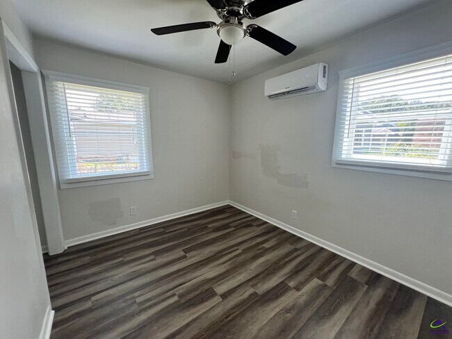 Building Photo - 110 Trinity Dr