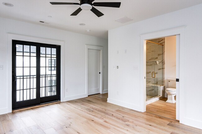 Building Photo - 20 E Redman Ave