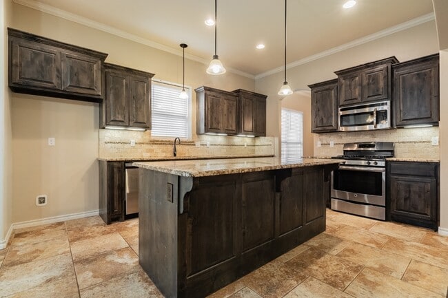 Building Photo - 600 Irish Ln