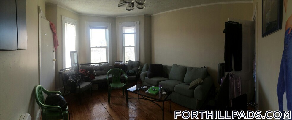 Building Photo - 160 Centre St