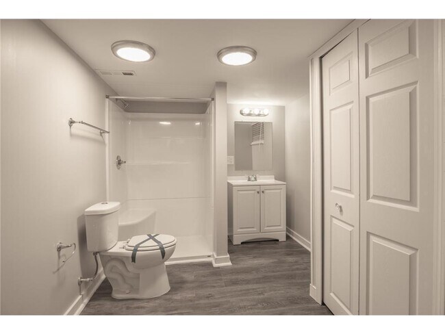 Building Photo - 6418 Knoll St
