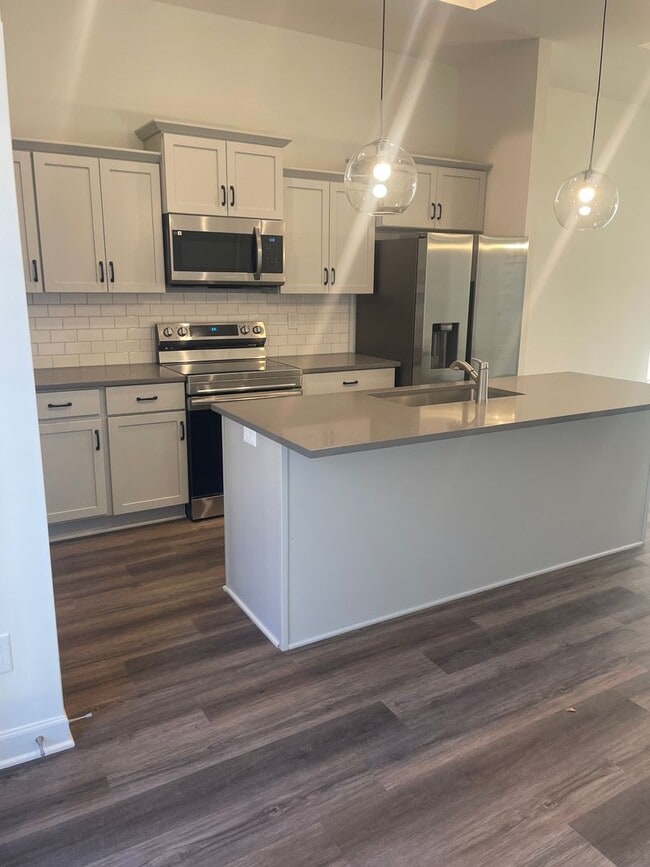 Building Photo - 16161 Fontana St