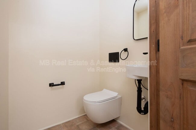 Building Photo - 1260 Ridgeley Dr