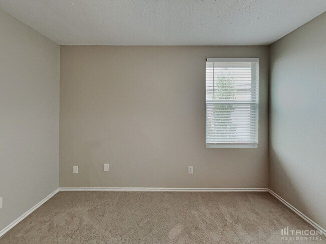 Building Photo - 5305 Riverflat Ct