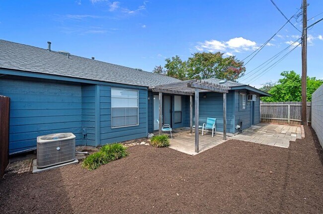 Building Photo - 2712 Thrushwood Dr