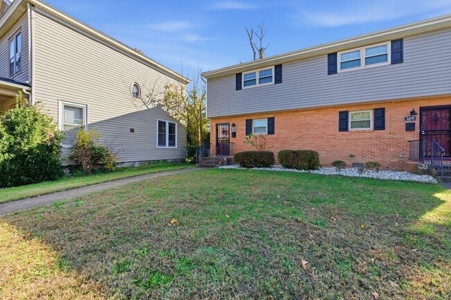 Building Photo - Charming 2-Bedroom Home with Hardwood Floors in North Highland Park