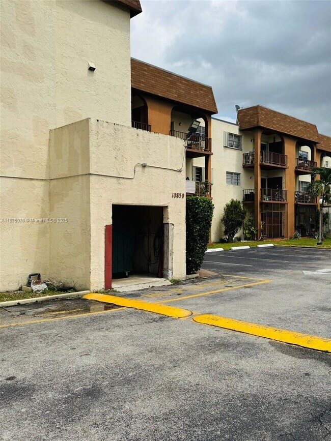 Building Photo - 10850 W Flagler St