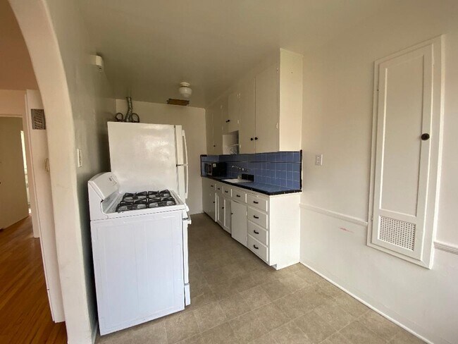 KITCHEN - 820 Pearl St