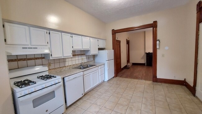 Building Photo - 118 King Ave