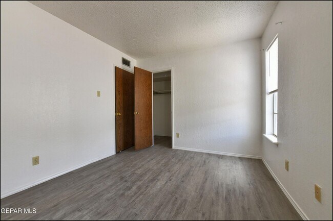 Building Photo - 6201 ESCONDIDO Dr