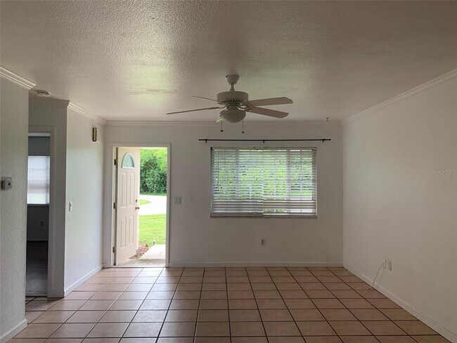 Building Photo - 18356 Robinson Ave