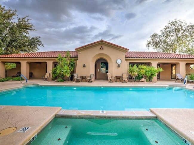 Building Photo - 3 Bedroom 2 Bathroom + Den   Gated Communi...