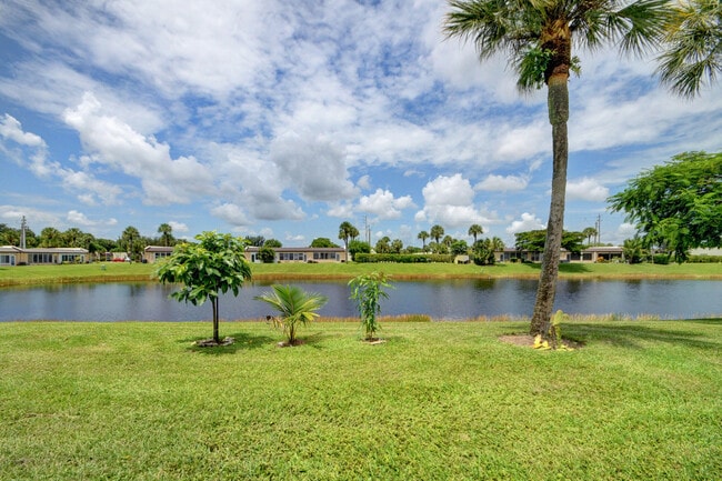 Building Photo - 219 Lake Meryl Dr