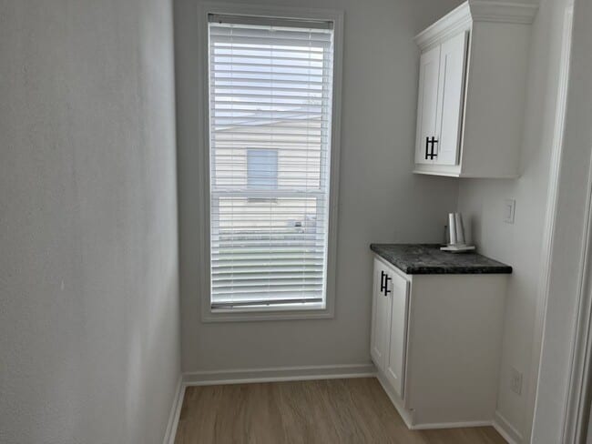 Building Photo - 4208 Long Lake Way