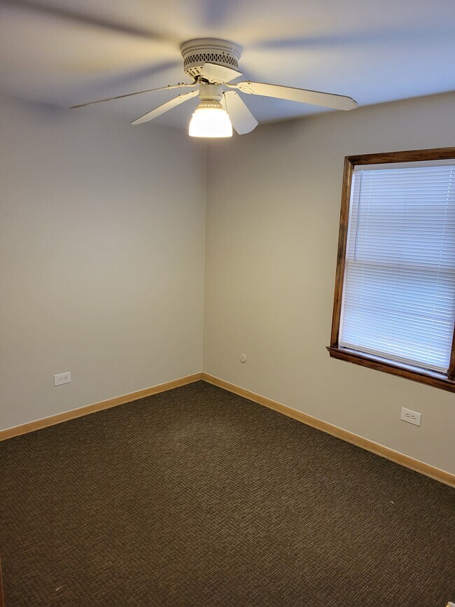 Building Photo - 7948 S Pulaski Rd