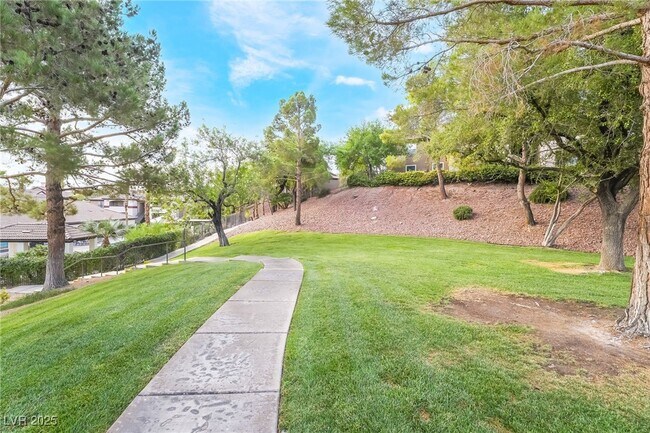Building Photo - 231 W Horizon Ridge Pkwy