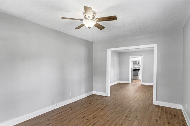 Building Photo - 1403 E Gore St