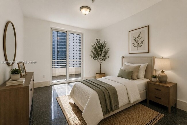 Building Photo - 1402 Brickell Bay Dr
