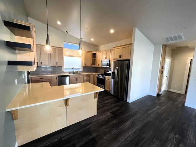 Building Photo - Senior Living Community (55+) - Built In 2021 - High End 2/2 Home With Full Access To Onsite Recr...