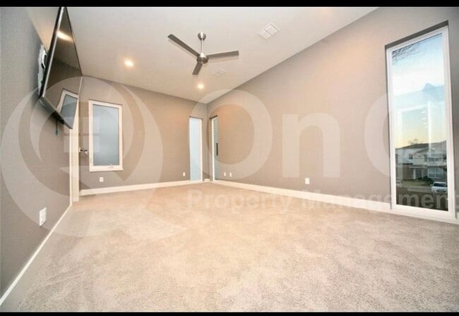 Building Photo - 4417 Munger Ave