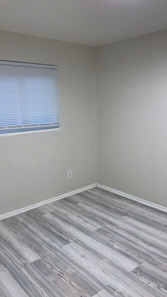 Building Photo - 2535 Lysle Ln