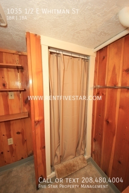 Building Photo - Charming 1 Bedroom Apartment Near ISU Camp...