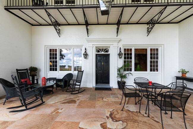 Building Photo - Gorgeous Furnished Estate on the Ashley River