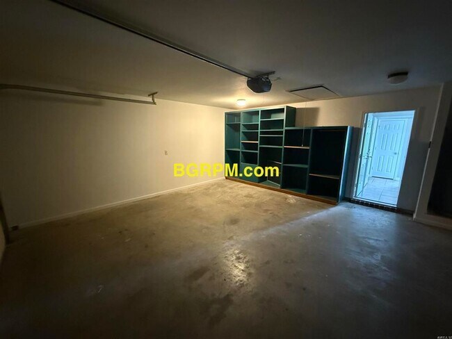 Building Photo - 3 BD, 2 BA, home in Jacksonville