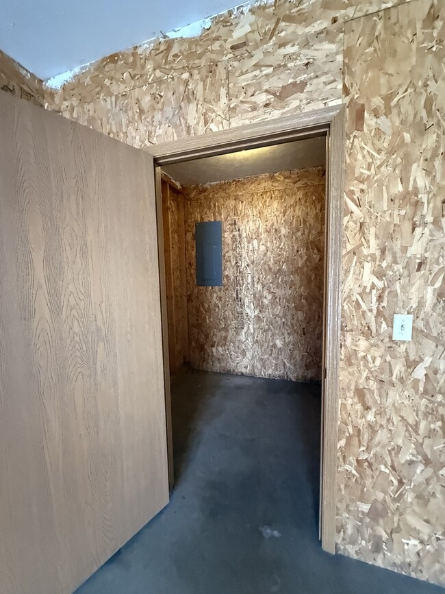 Building Photo - 25 W Collins St