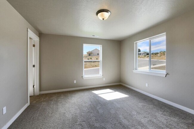 Building Photo - House in Selah!