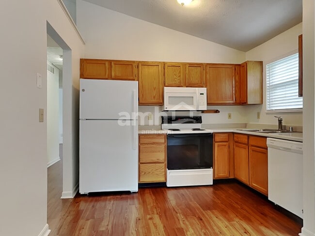 Building Photo - 2580 Evergreen Dr