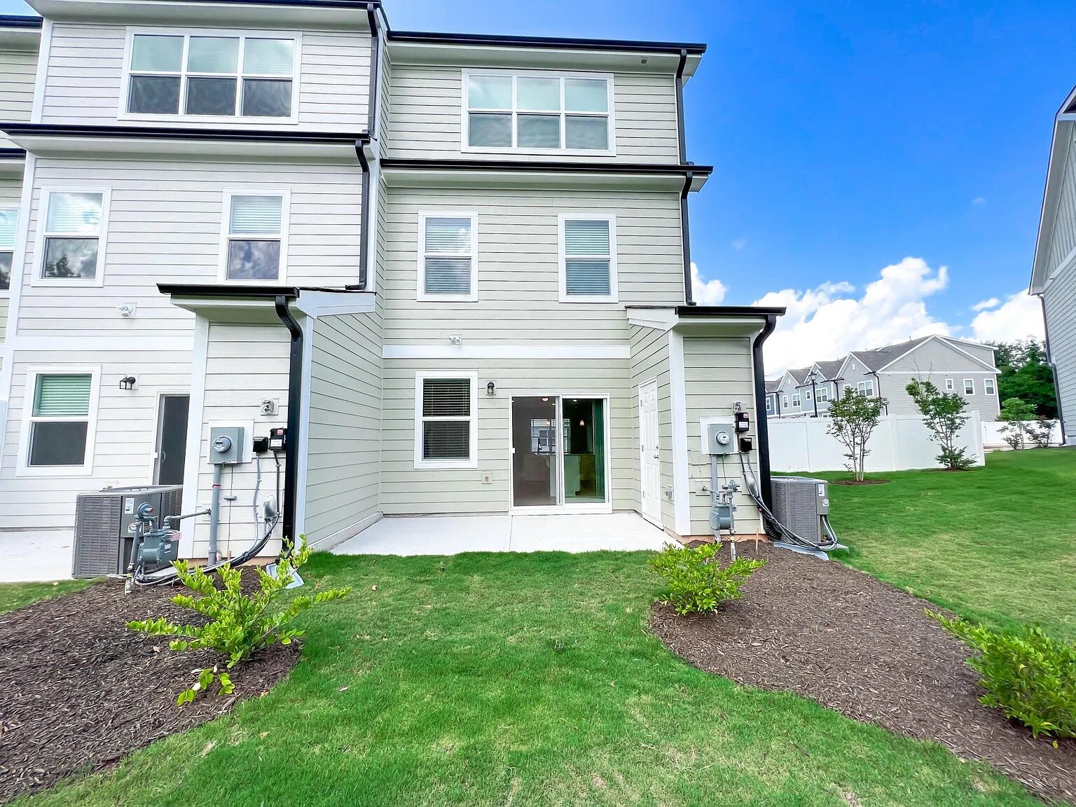 Building Photo - Room in Townhome on Old Grove Ln